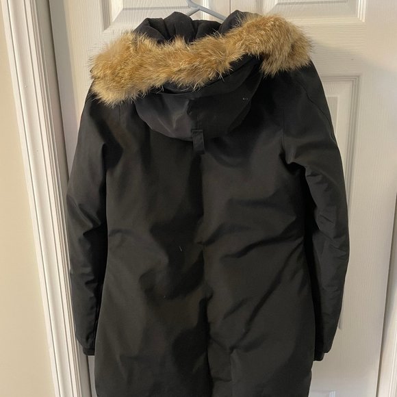 Canada Goose Victoria Parka - like new - Picture 5 of 7